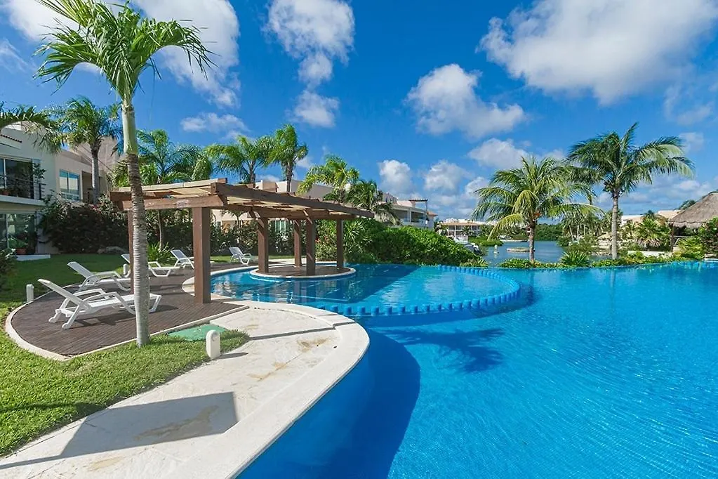 2Br Apt With Lagoon View In Puerto Aventuras location