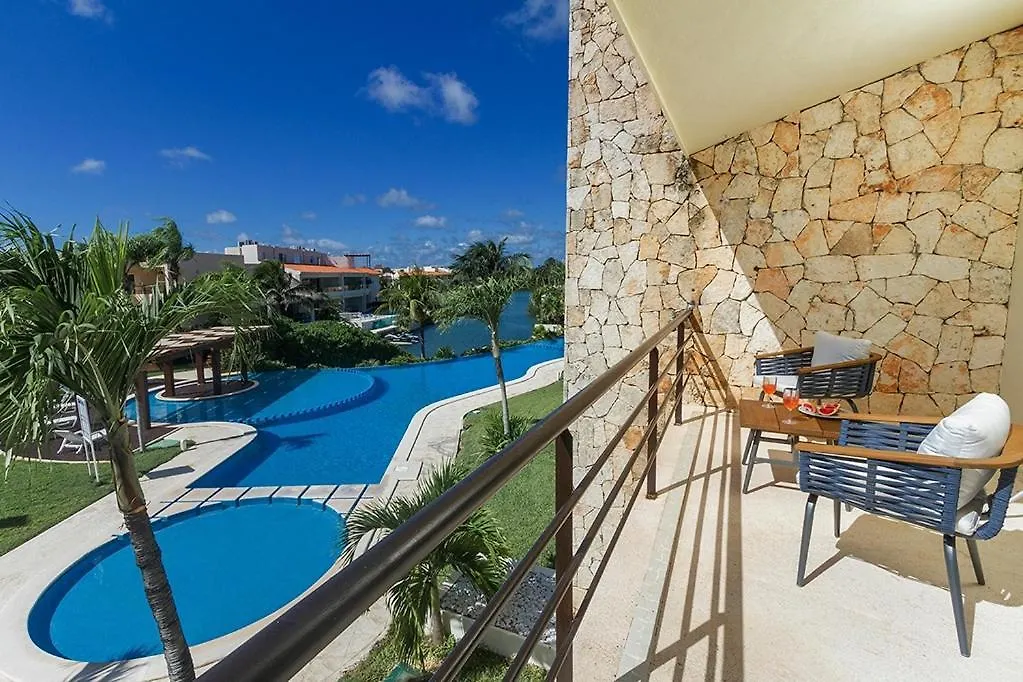 2Br Apt With Lagoon View In Puerto Aventuras